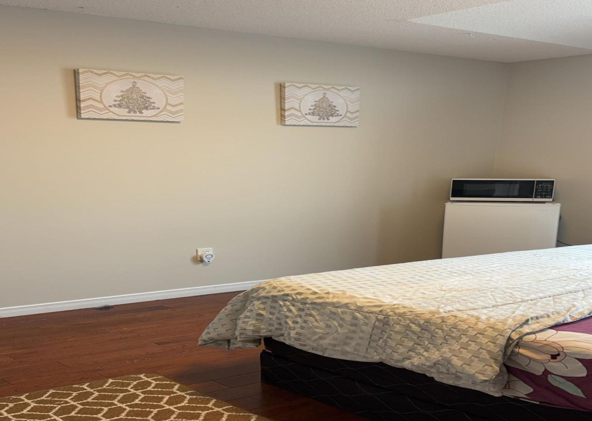 Bright Queen Room Close To Sheridan College And Airport Μπράμπτον Εξωτερικό φωτογραφία