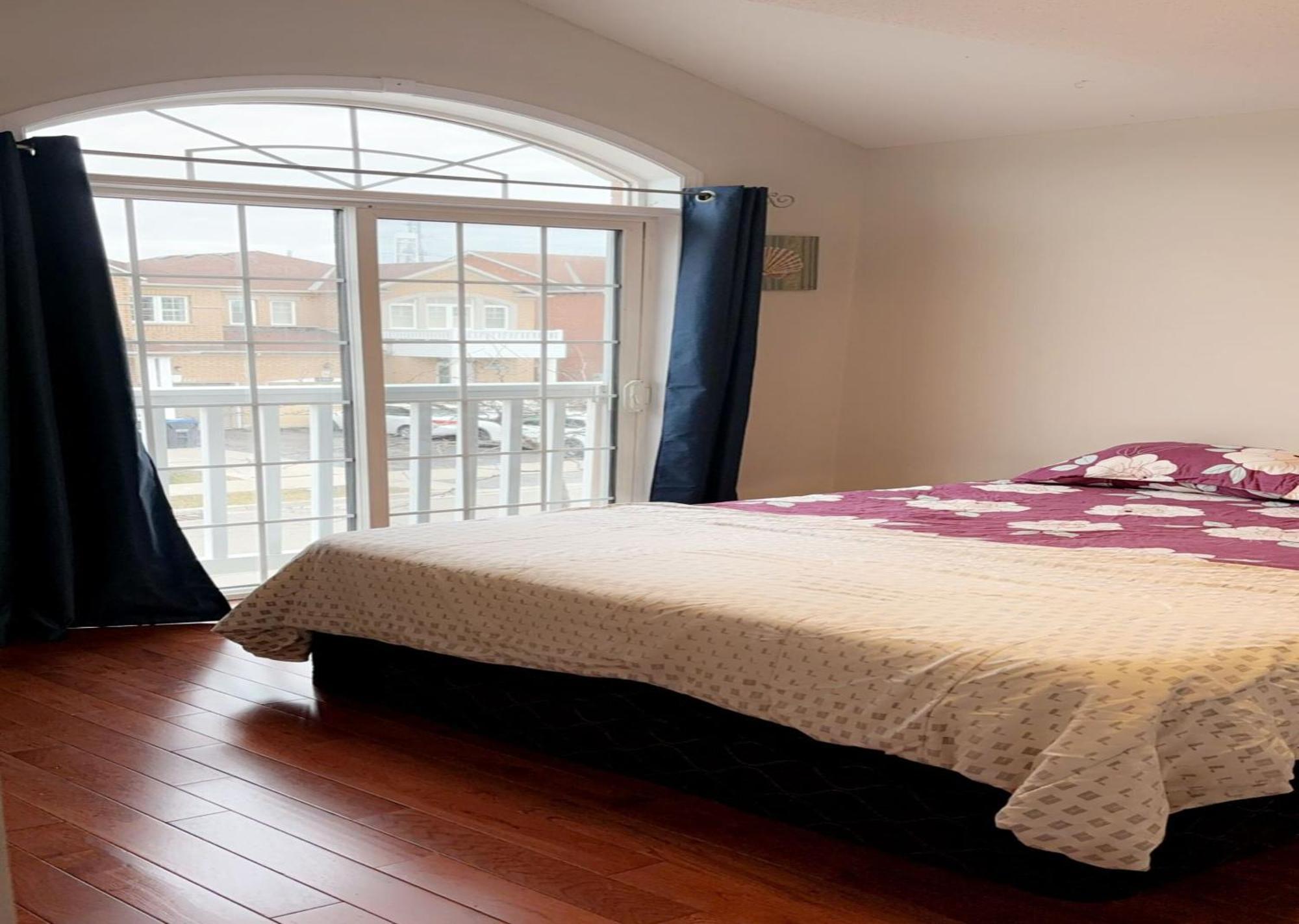 Bright Queen Room Close To Sheridan College And Airport Μπράμπτον Εξωτερικό φωτογραφία