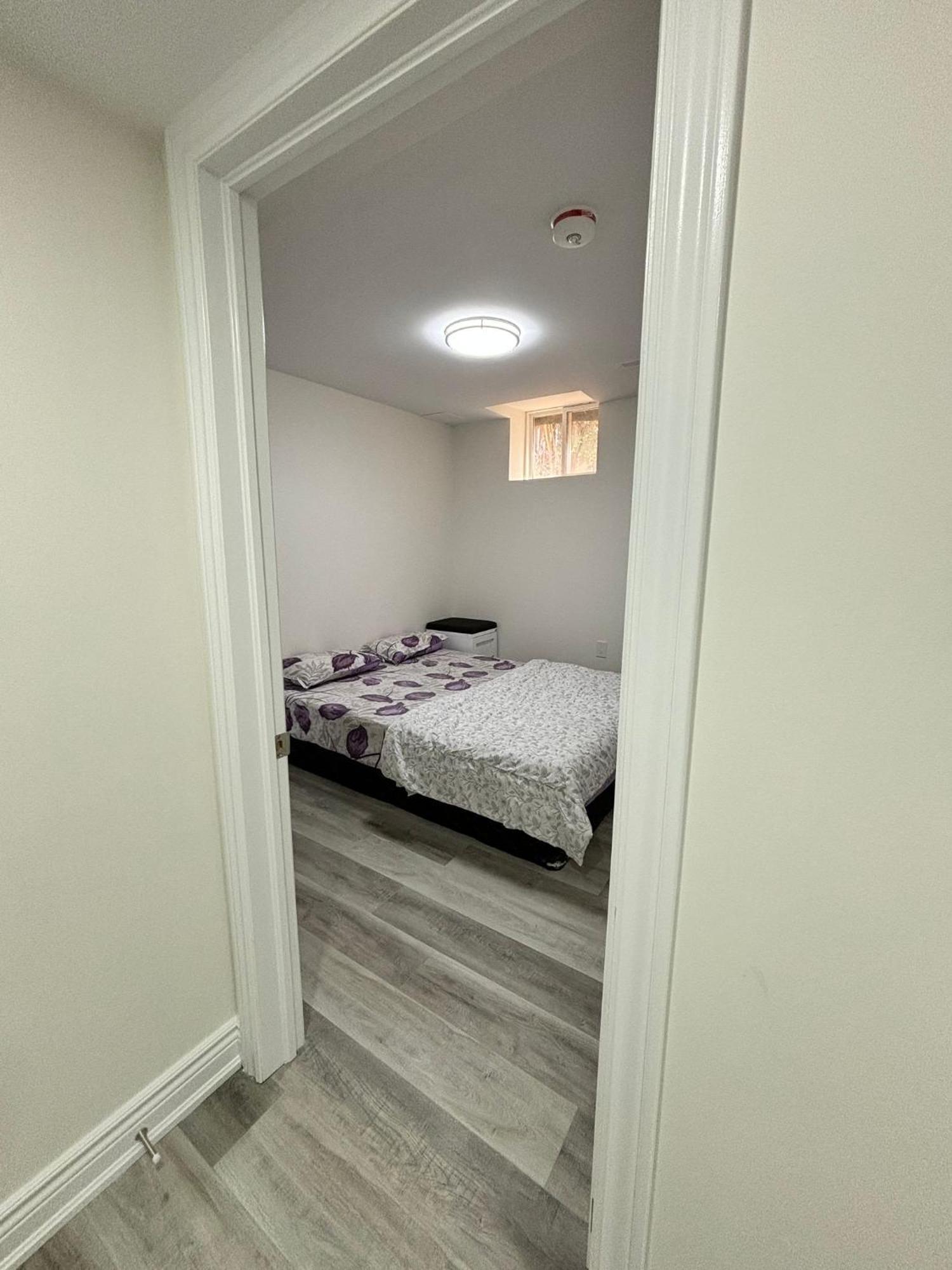 Bright Queen Room Close To Sheridan College And Airport Μπράμπτον Εξωτερικό φωτογραφία