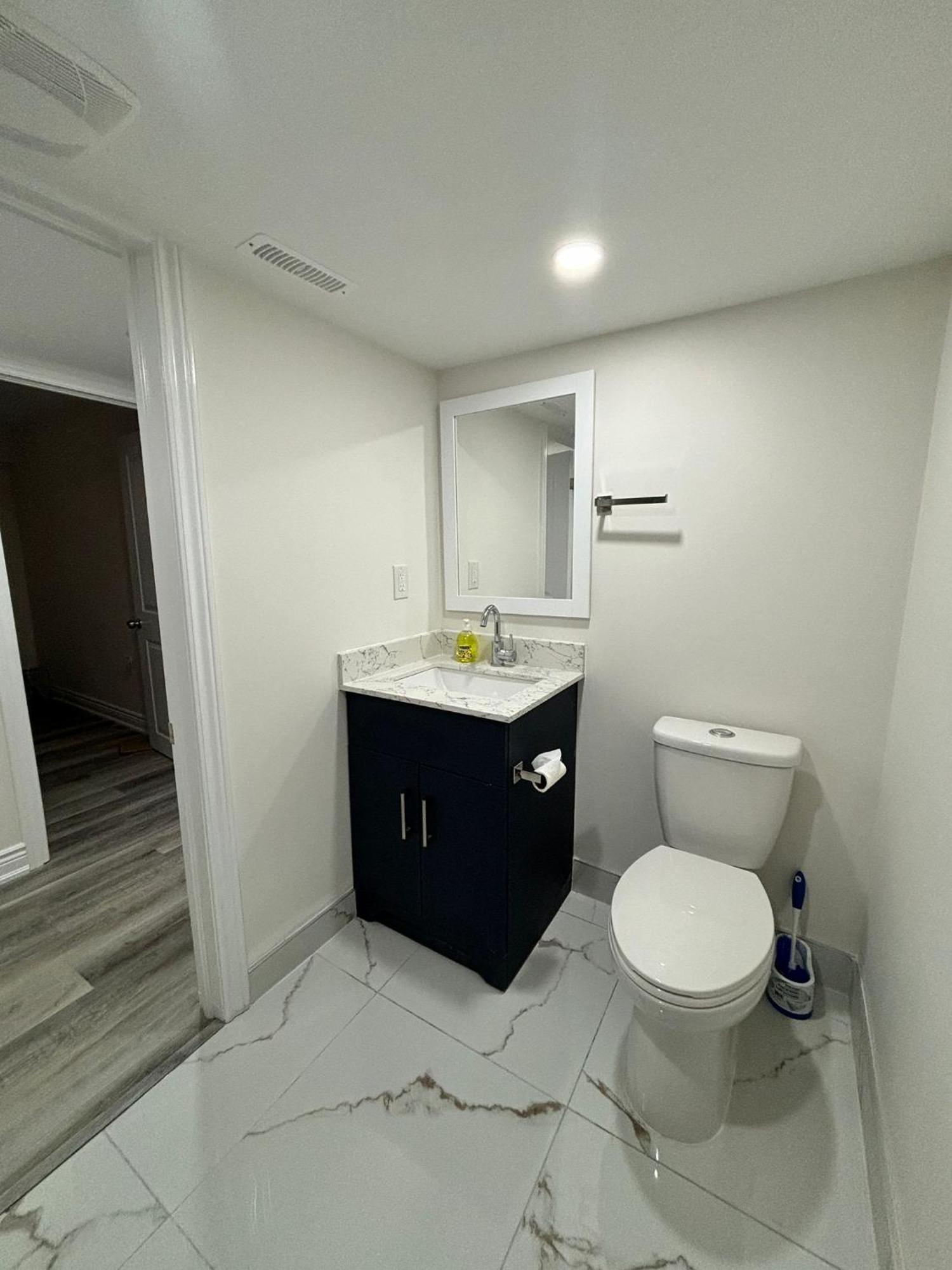 Bright Queen Room Close To Sheridan College And Airport Μπράμπτον Εξωτερικό φωτογραφία