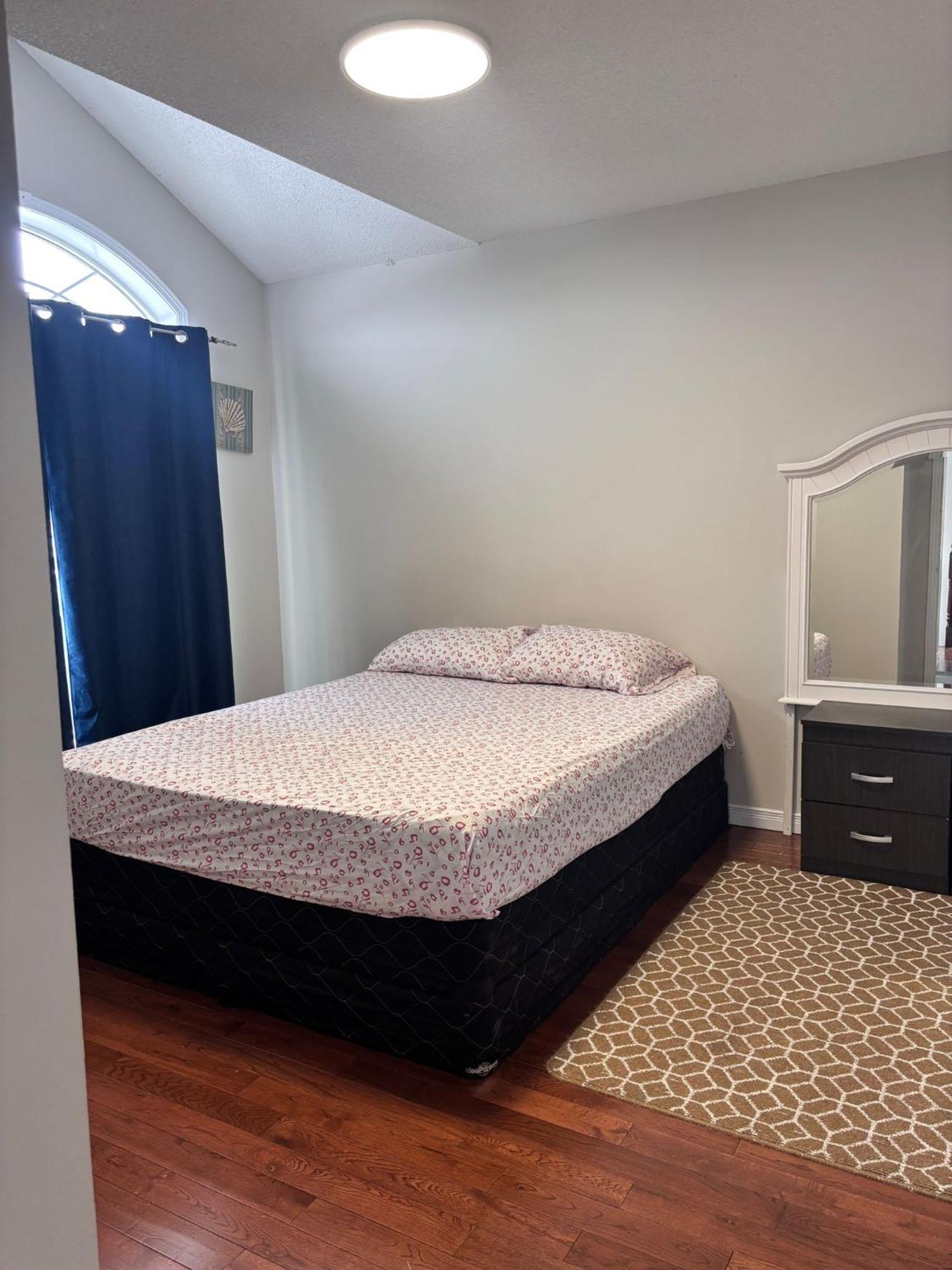 Bright Queen Room Close To Sheridan College And Airport Μπράμπτον Εξωτερικό φωτογραφία