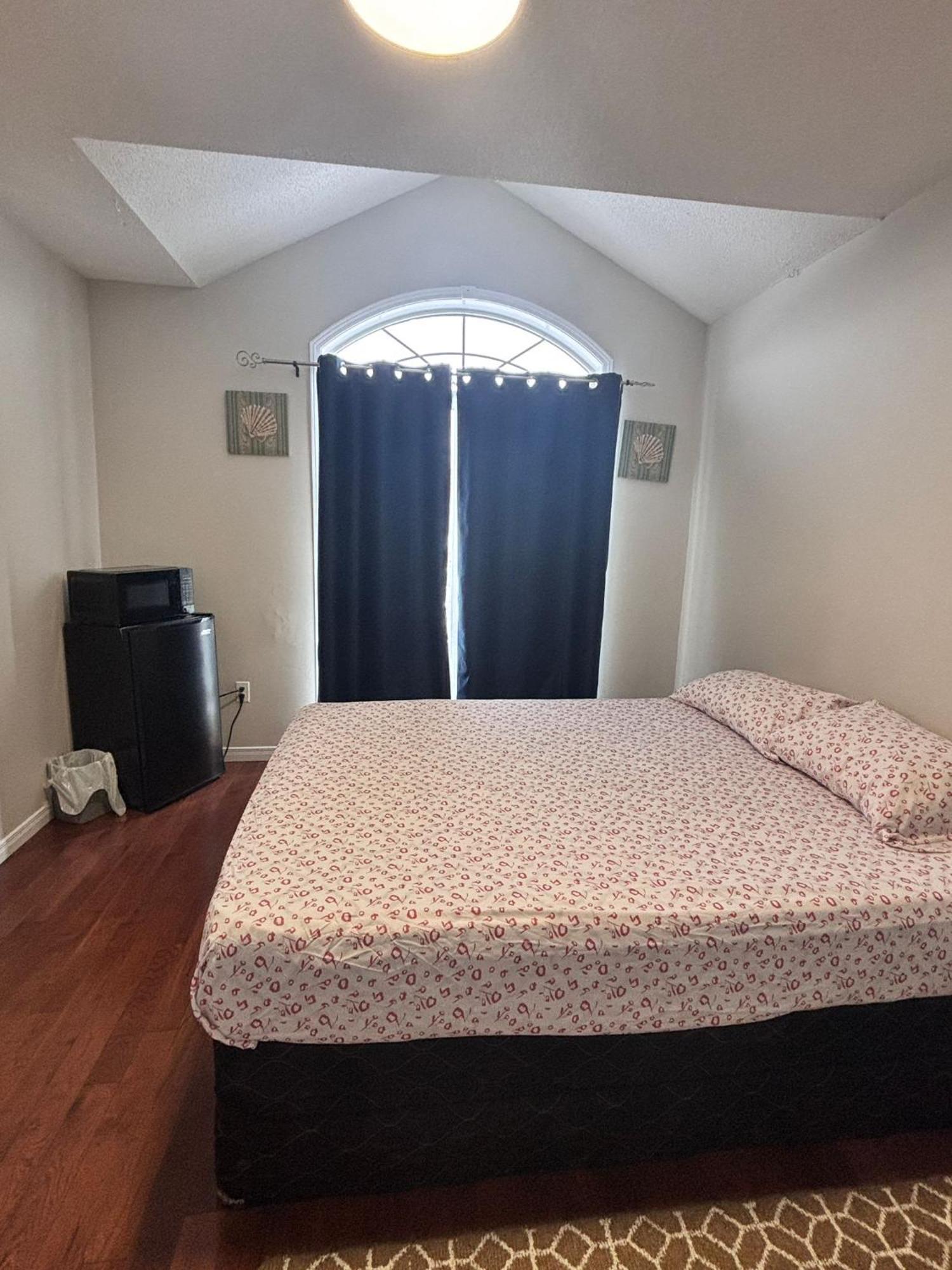 Bright Queen Room Close To Sheridan College And Airport Μπράμπτον Εξωτερικό φωτογραφία